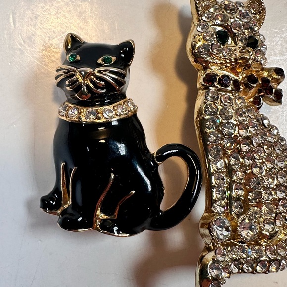 2 vintage Monet brooches black enamel & pave rhinestone cats - Picture 6 of 7